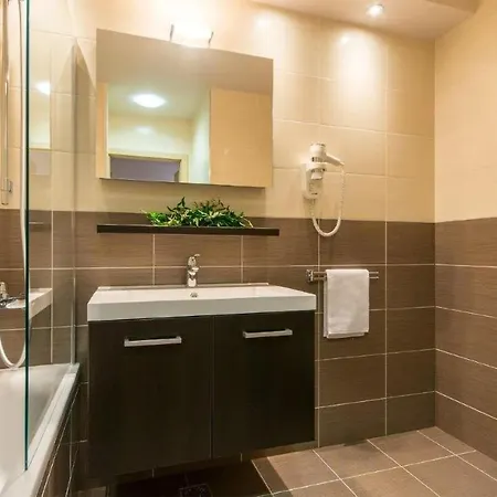 1 Bedroom Stunning Apartment In Molunat