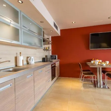 1 Bedroom Stunning Apartment In Molunat