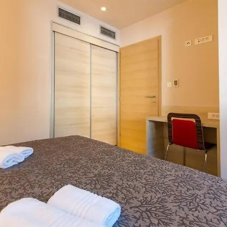 1 Bedroom Stunning Apartment In Molunat * Molunat