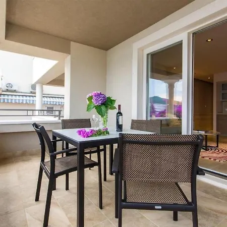 Beautiful Apartment In Molunat Apartment Molunat