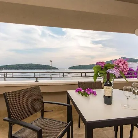 Beautiful Apartment In Molunat Molunat