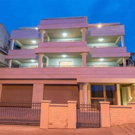Appartamento Beautiful Apartment In Molunat Molunat