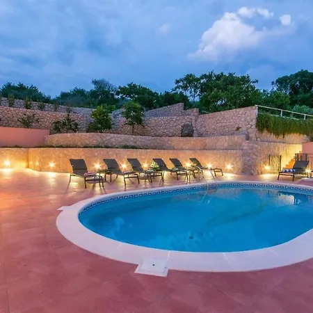 1 Bedroom Stunning Apartment In Molunat Molunat