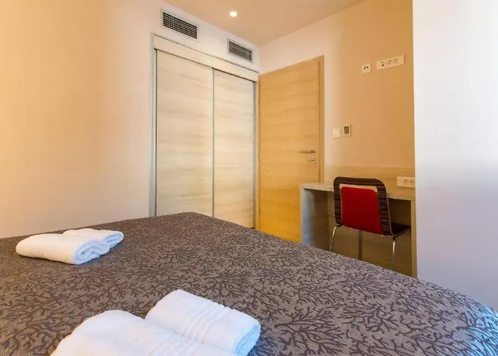 1 Bedroom Stunning Apartment In Molunat * Molunat